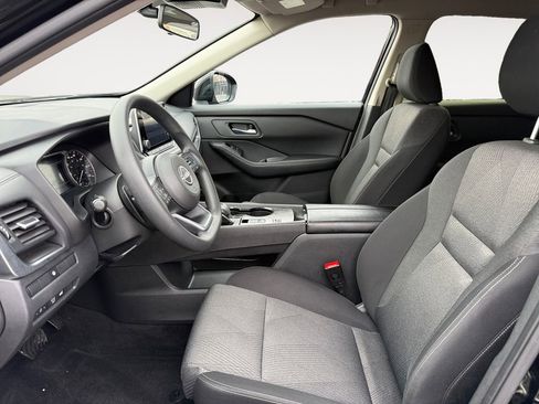 Used 2024 Nissan Rogue SV image 9