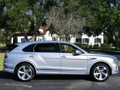 Used 2023 Bentley Bentayga Extended Wheelbase AWD/4WD image 36