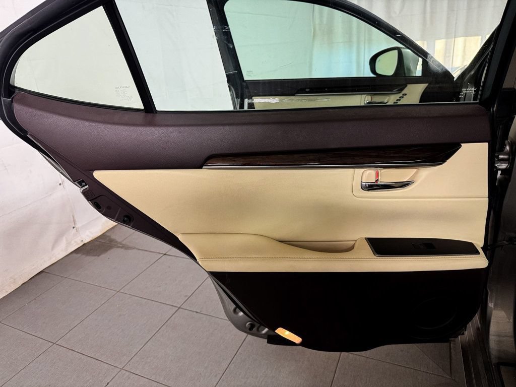 Used 2017 Lexus ES 350 w/ Luxury Pkg & Navigation w/ Luxury Package FWD image 16