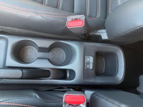 Used 2019 Nissan Kicks SR w/ SR Premium Package FWD image 32