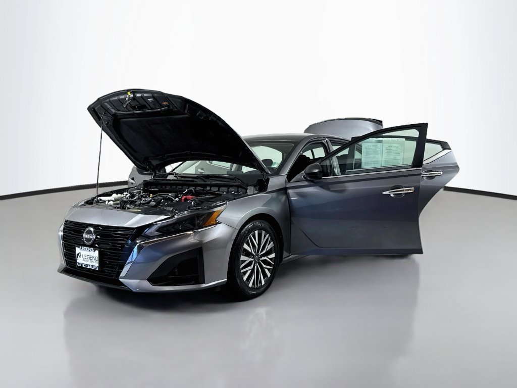 Used 2024 Nissan Altima 2.5 SV FWD image 16