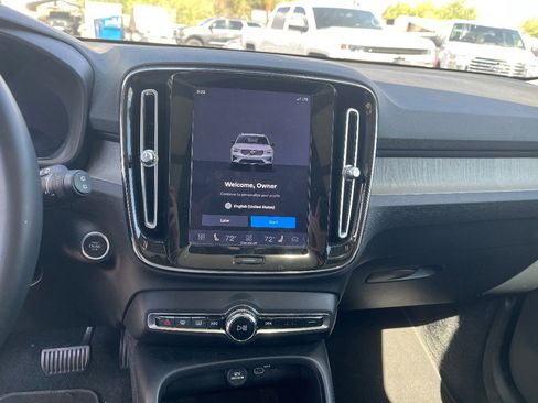 Used 2023 Volvo XC40 B5 Plus AWD/4WD image 9