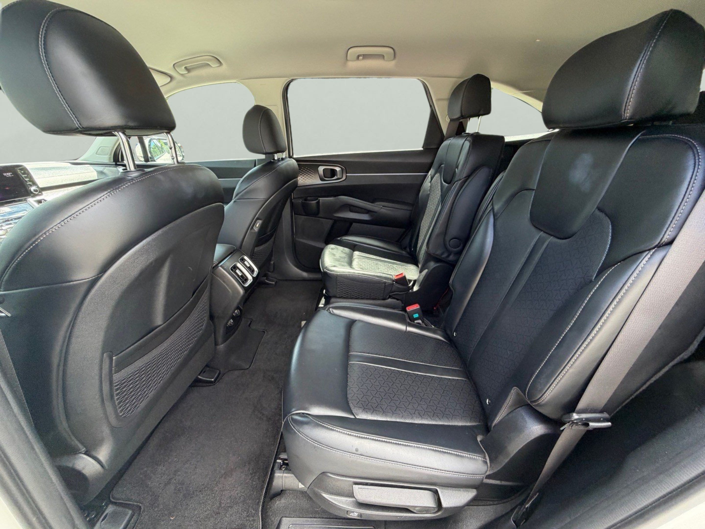 Used 2022 Kia Sorento S FWD image 13
