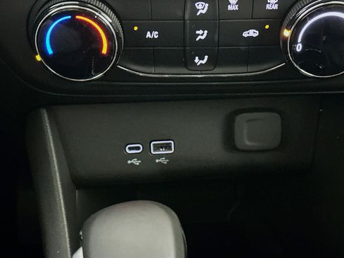 Used 2025 Buick Encore GX Preferred image 26