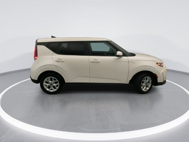 Used 2023 Kia Soul LX w/ LX Technology Package FWD image 7