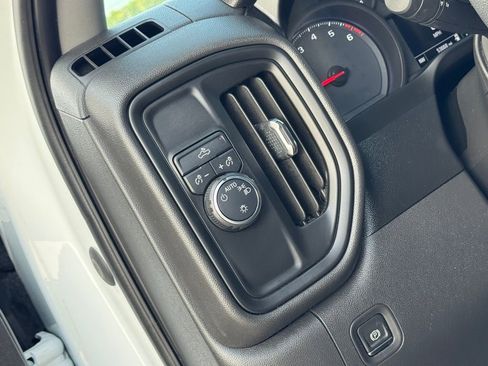 Used 2020 Chevrolet Silverado 1500 Custom w/ Custom Value Package image 28