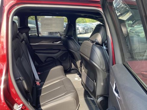 New 2025 Jeep Grand Cherokee Limited w/ Black Appearance Package image 33