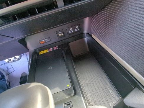 Used 2025 Toyota Camry LE image 29