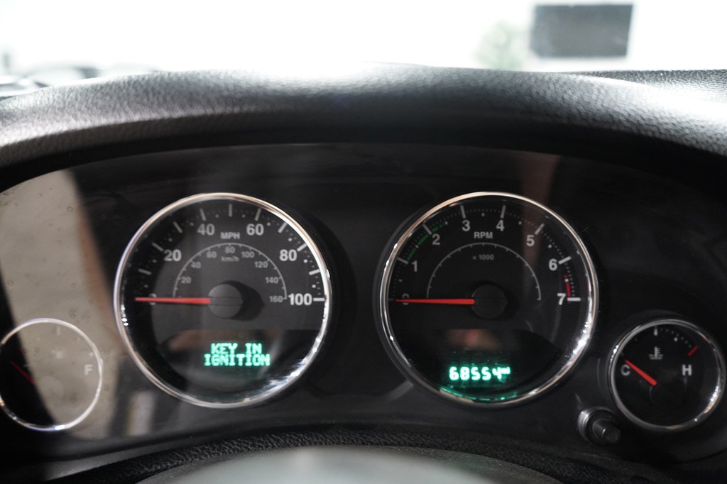 Used 2015 Jeep Wrangler Unlimited Sahara w/ Dual Top Group AWD/4WD image 28
