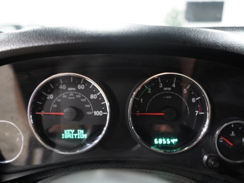 Used 2015 Jeep Wrangler Unlimited Sahara w/ Dual Top Group AWD/4WD image 28