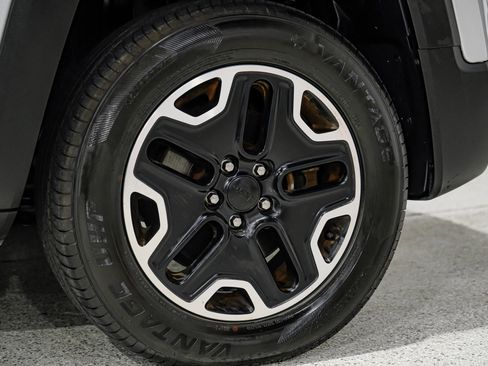 Used 2017 Jeep Renegade Trailhawk image 57