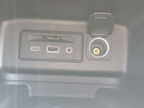 Certified 2023 Chevrolet Equinox Premier FWD image 29