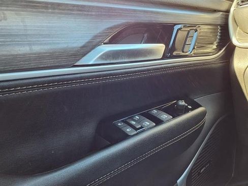 Certified 2024 Jeep Wagoneer L Series III w/ Flexible Seating Group AWD/4WD image 21