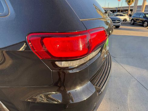 Used 2020 Jeep Grand Cherokee Altitude image 29