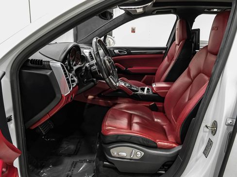 Used 2016 Porsche Cayenne GTS image 17