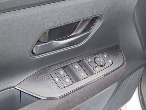 Used 2025 Nissan Kicks S AWD/4WD image 17