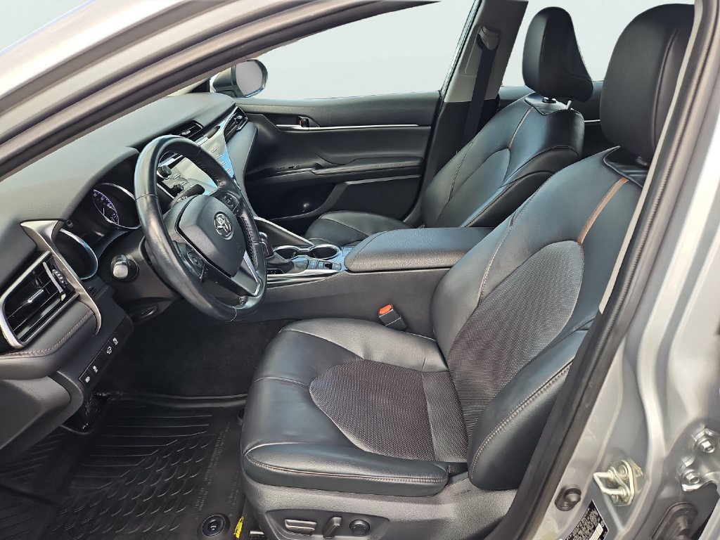 Used 2020 Toyota Camry XLE FWD image 29
