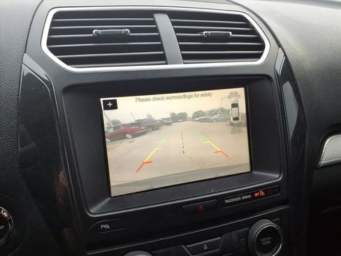 Used 2018 Ford Explorer XLT w/ Equipment Group 202A image 17