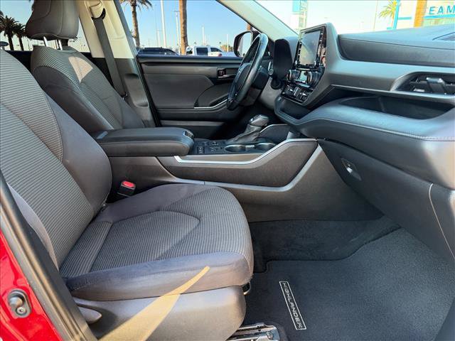 Used 2021 Toyota Highlander LE AWD/4WD image 13