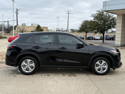 Used 2023 Honda HR-V LX image 7