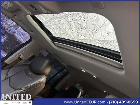 Used 2019 Cadillac Escalade ESV Luxury image 15