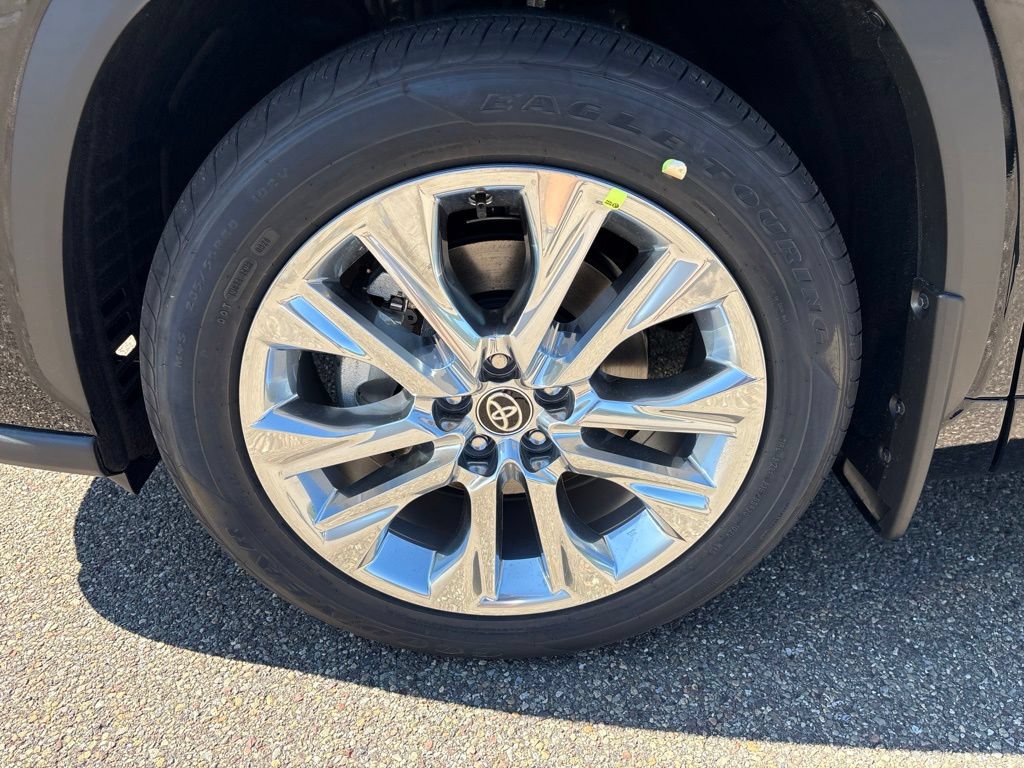 Certified 2026 Toyota Highlander Limited AWD/4WD image 11