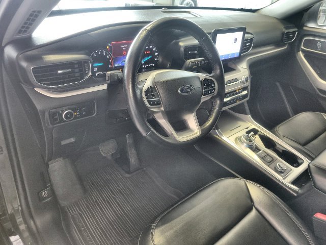 Used 2023 Ford Explorer XLT w/ Equipment Group 202A AWD/4WD image 14