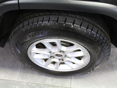 Used 2020 Jeep Grand Cherokee Laredo w/ Security & Convenience Group image 32