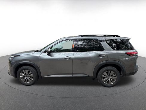 Used 2025 Nissan Pathfinder SV FWD image 8