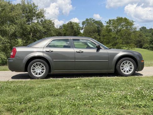 Used 2009 Chrysler 300 Touring RWD image 10