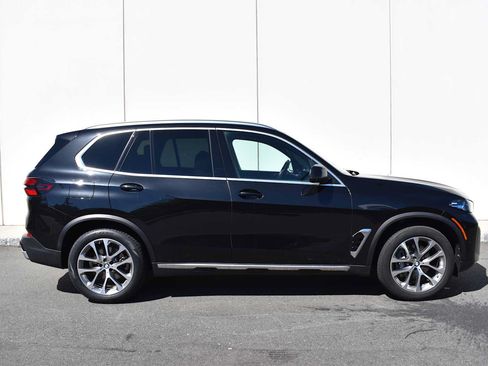 Used 2025 BMW X5 xDrive40i w/ Premium Package AWD/4WD image 4