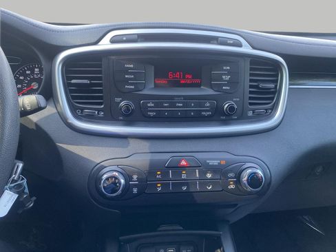 Used 2017 Kia Sorento L FWD image 15