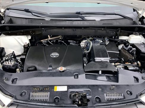 Used 2019 Toyota Highlander XLE FWD image 31