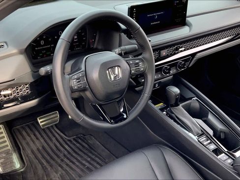 Used 2025 Honda Accord Sport image 16