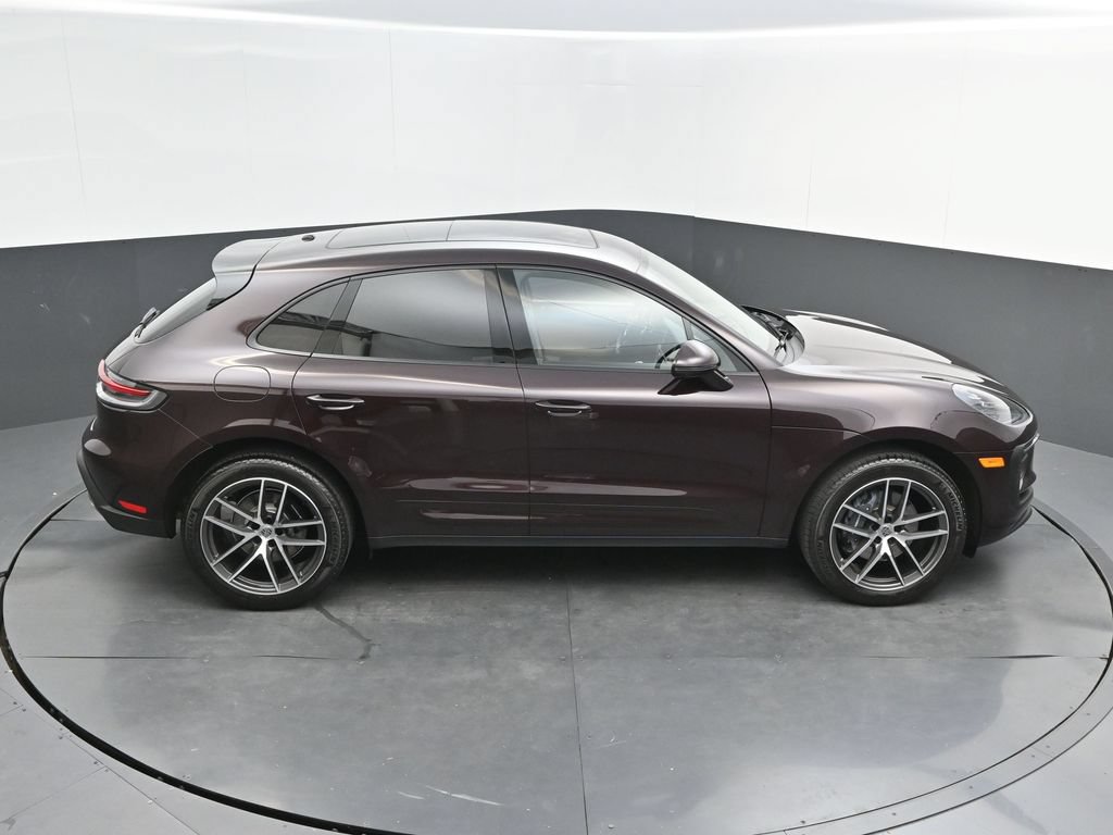 Certified 2024 Porsche Macan AWD/4WD image 32
