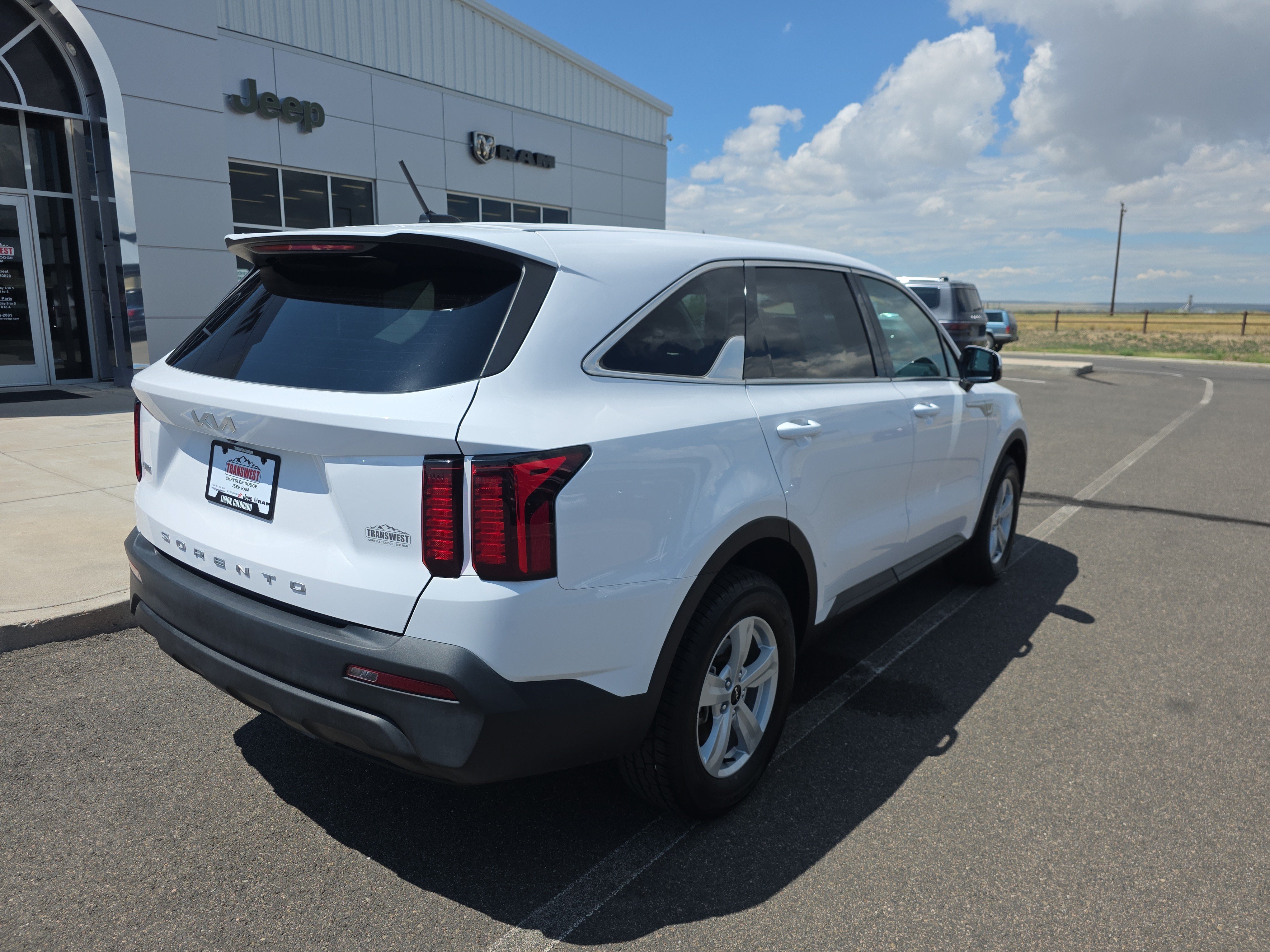 Used 2022 Kia Sorento LX AWD/4WD image 8