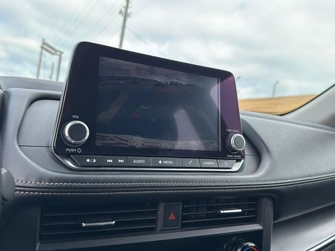 Used 2025 Nissan Rogue SV image 21