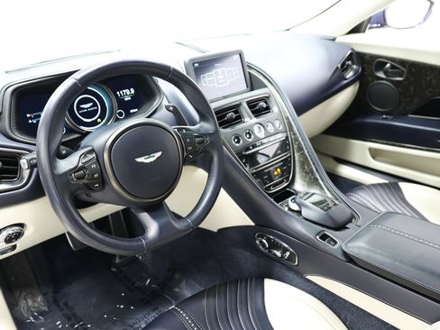 Used 2019 Aston Martin DB11 Coupe RWD image 28