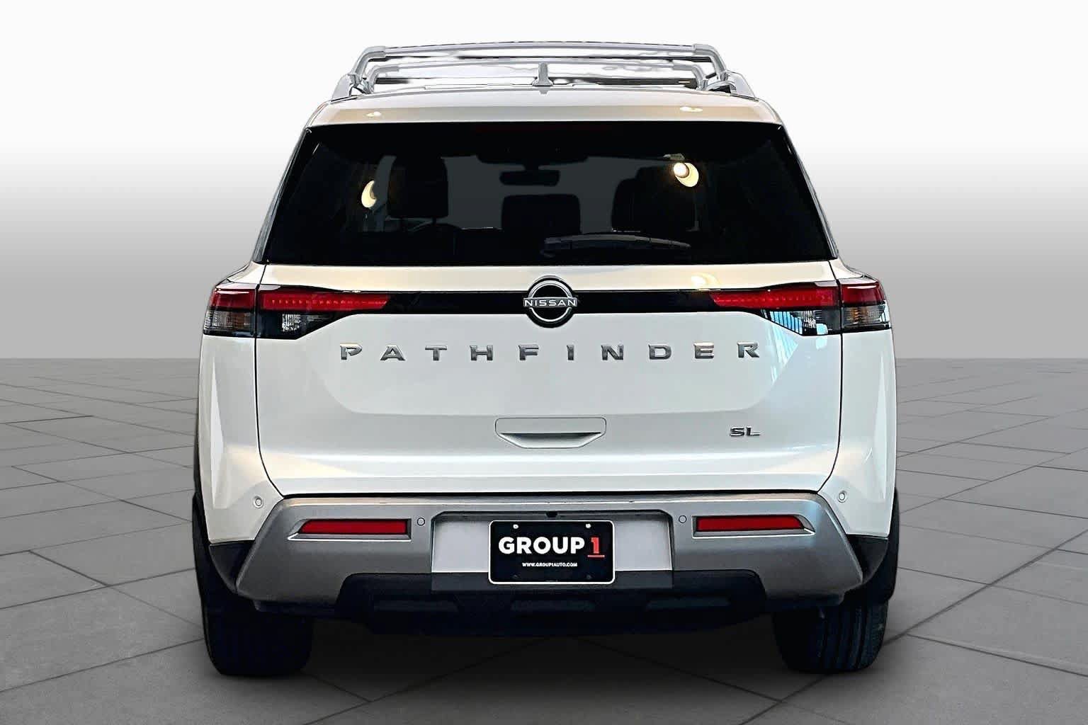Used 2024 Nissan Pathfinder SL FWD image 5