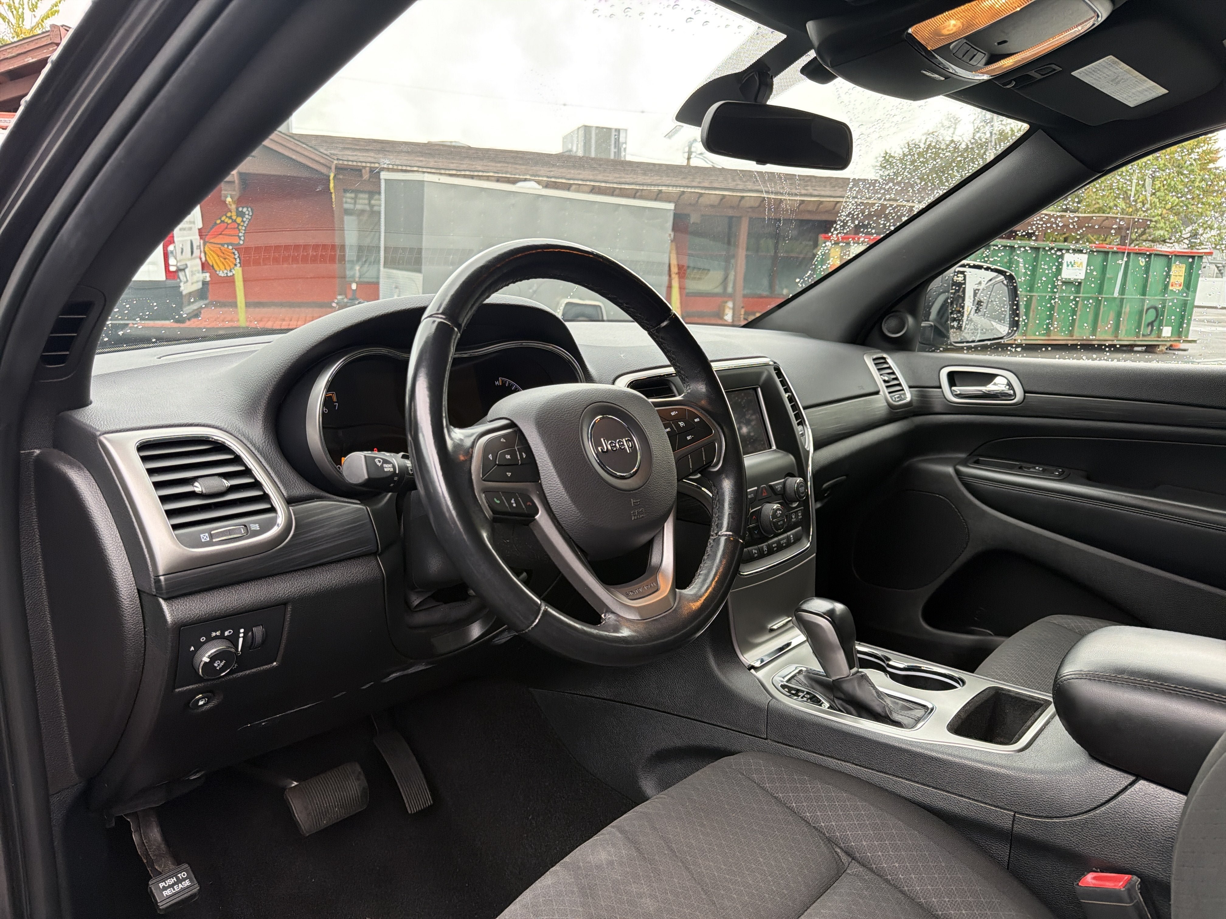 Used 2020 Jeep Grand Cherokee Laredo AWD/4WD image 9
