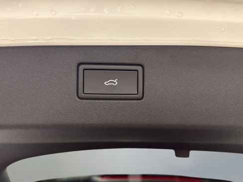 New 2026 Volkswagen Tiguan SE R-Line AWD/4WD image 33