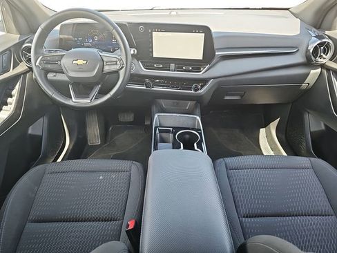 Used 2025 Chevrolet Equinox LT FWD image 9