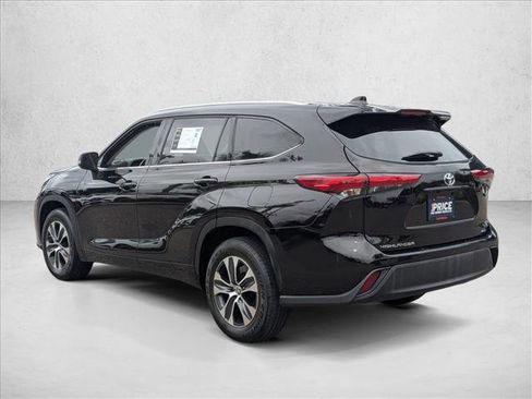 Used 2022 Toyota Highlander XLE image 8