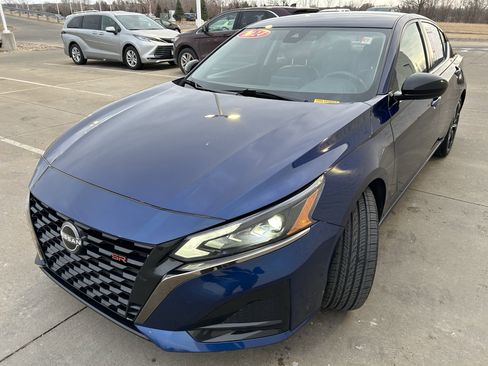 Used 2024 Nissan Altima 2.5 SR image 3