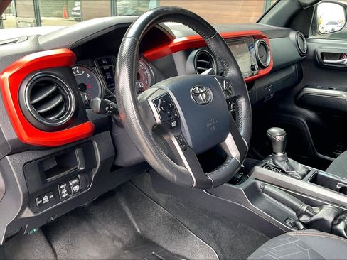 Used 2017 Toyota Tacoma TRD Off-Road w/ Tow Package image 14