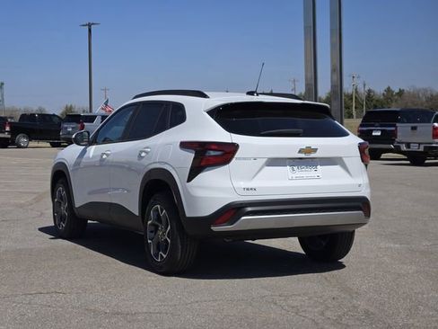 New 2026 Chevrolet Trax LT w/ Driver Confidence Package FWD image 3