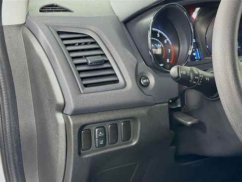 Used 2025 Mitsubishi Outlander Sport AWD image 17