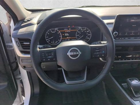 Used 2025 Nissan Rogue SV FWD image 22