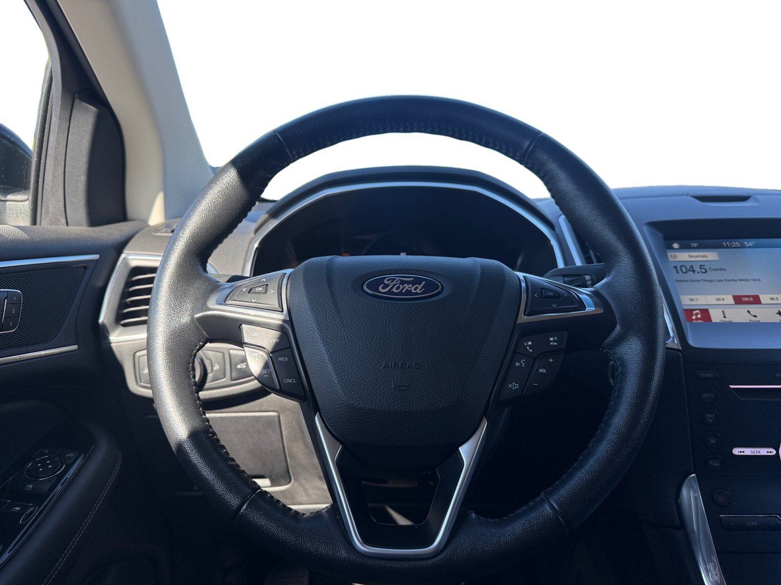 Used 2018 Ford Edge Titanium w/ Technology Package AWD/4WD image 13