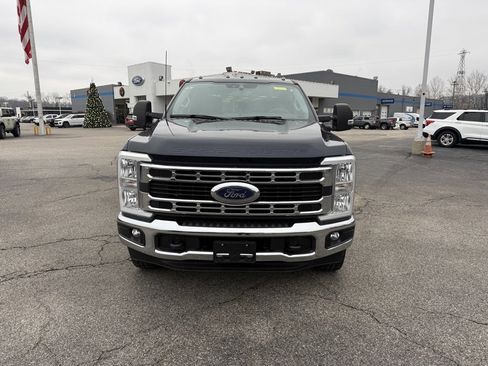 Used 2023 Ford F350 XLT image 4